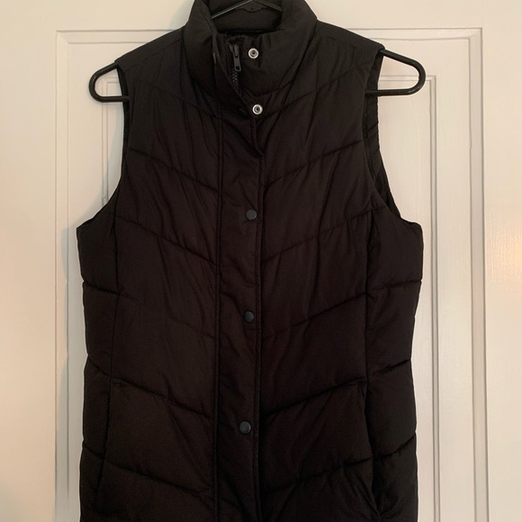 GAP Jackets & Blazers - Black puffer vest